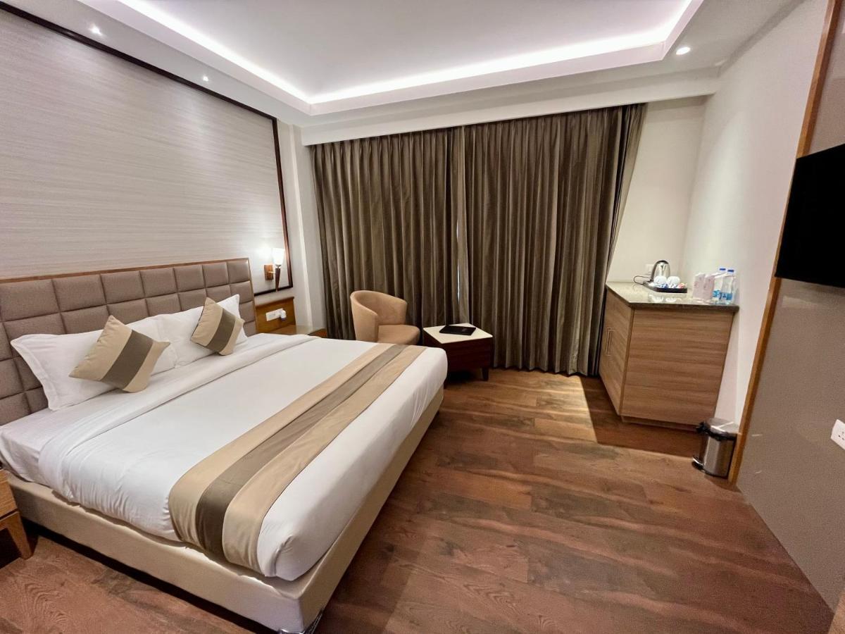 Anntilia Inn Ludhiana Buitenkant foto