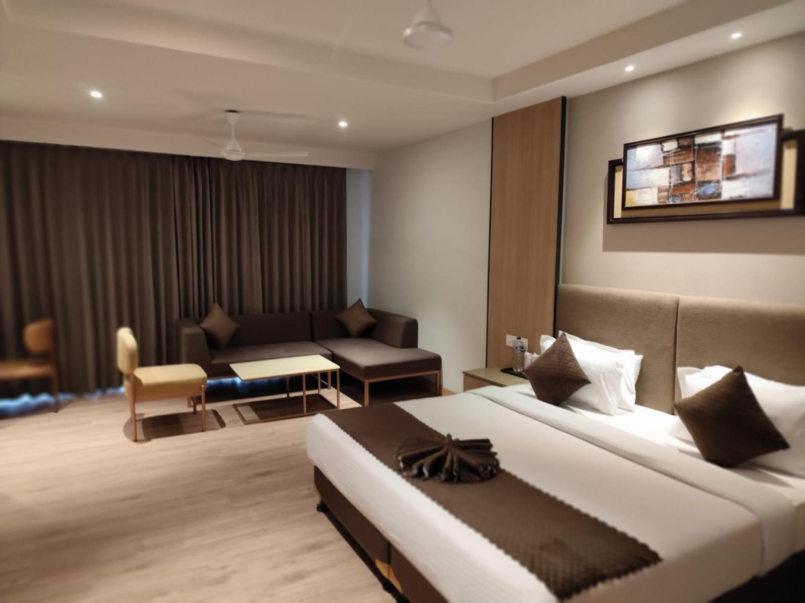 Anntilia Inn Ludhiana Buitenkant foto